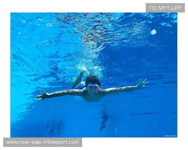 游泳运动员入水技巧揭秘：如入刀锋的完美入水角度