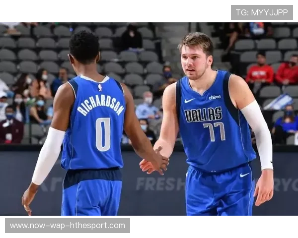 湖人伤情新动态:里夫斯腹股沟拉伤震惊联盟,东契奇笑容满面迎战,球迷热议未来走势 湖人伤情新动态:里夫斯腹股沟拉伤震惊联盟,东契奇笑容满面迎战,球迷热议未来走势